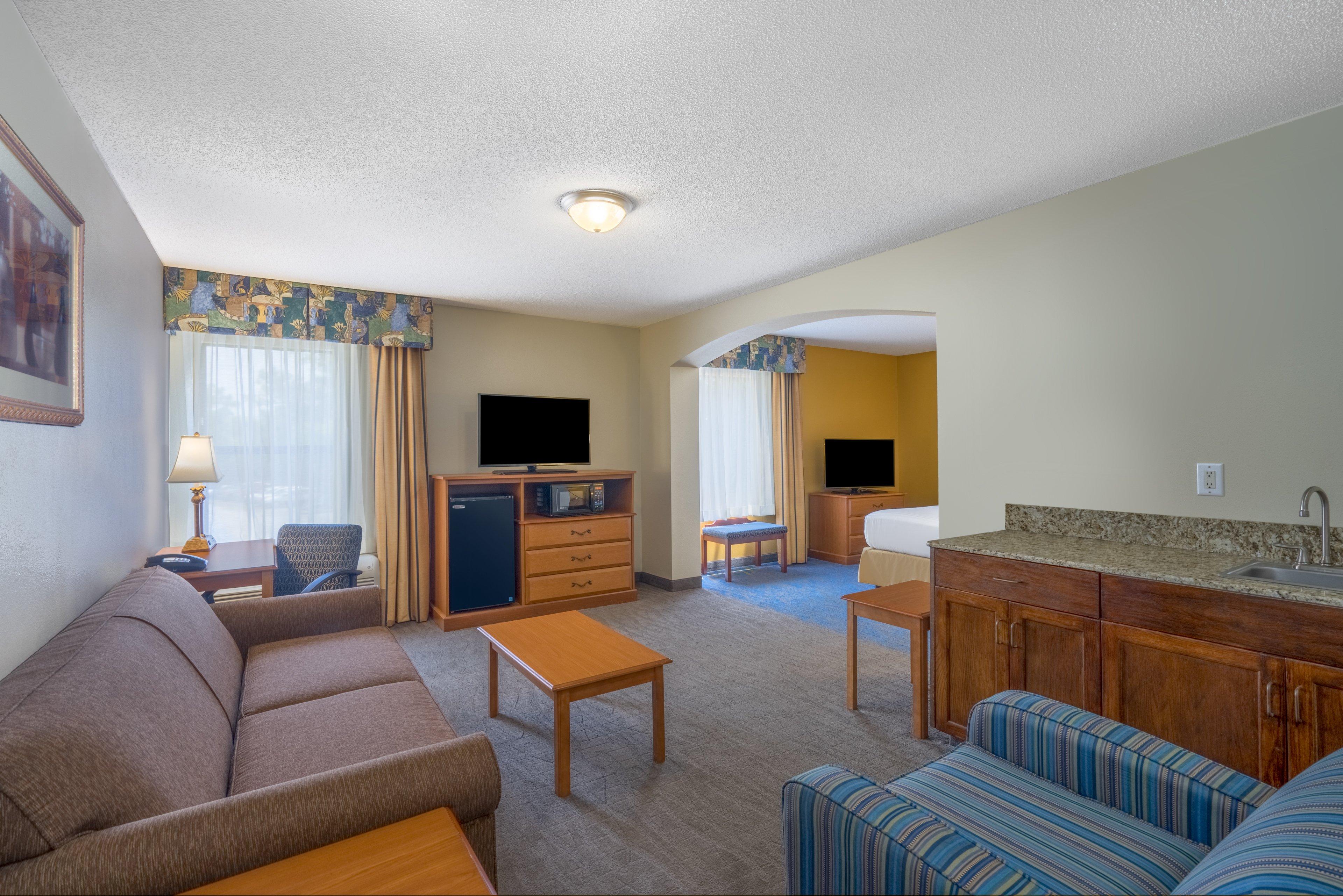 Clarion Pointe New Bern Hotel Exterior photo