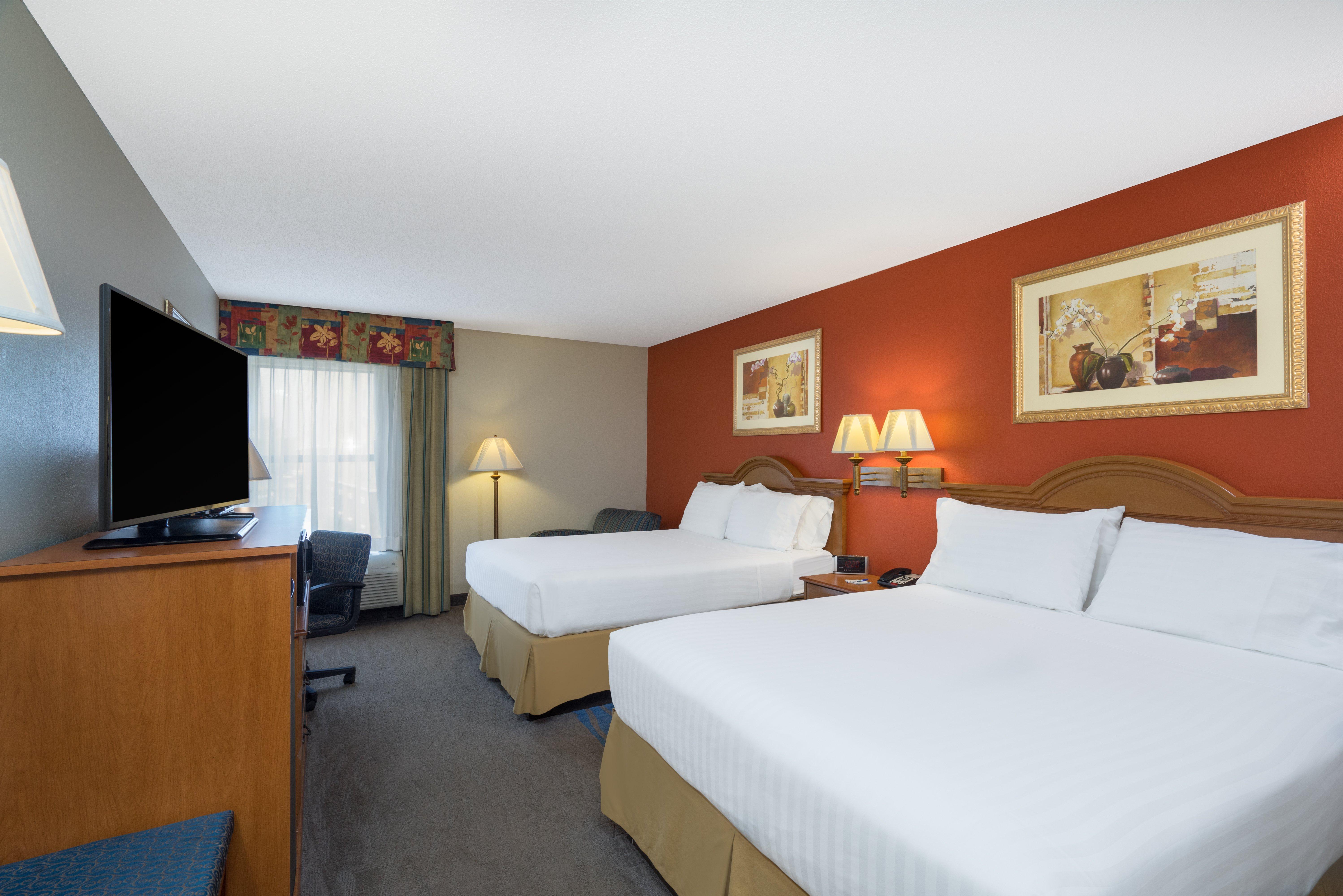 Clarion Pointe New Bern Hotel Exterior photo