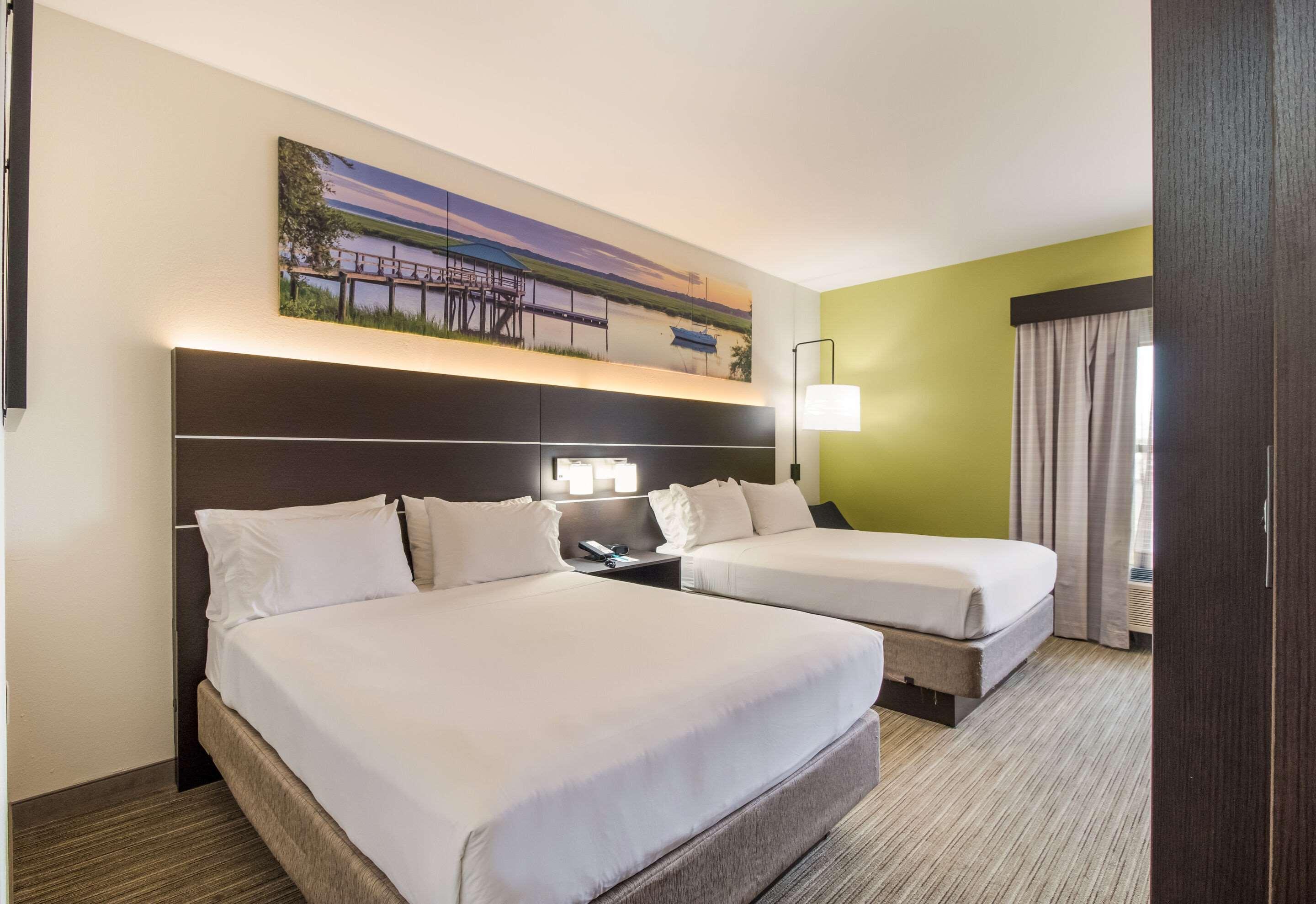 Clarion Pointe New Bern Hotel Exterior photo
