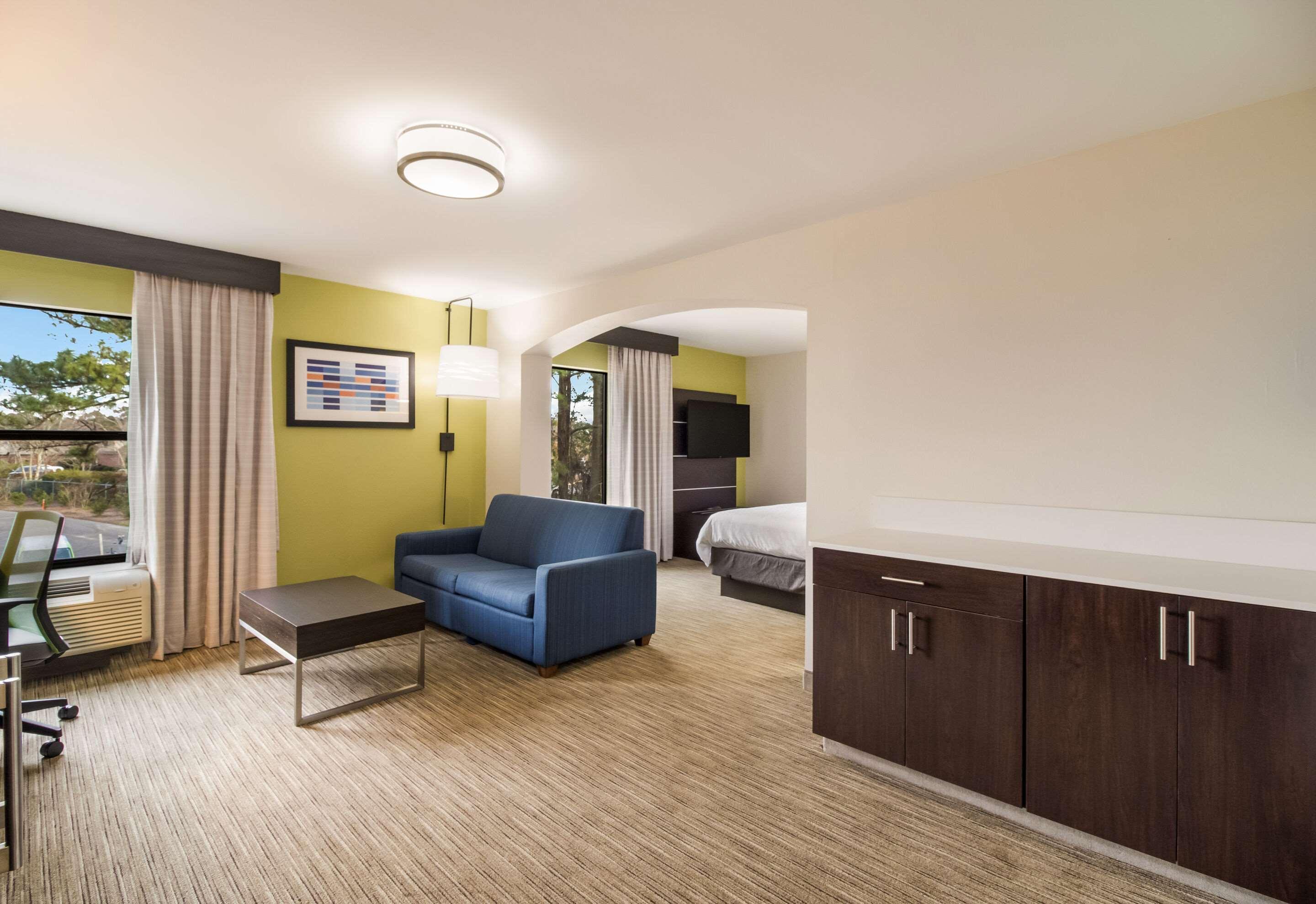Clarion Pointe New Bern Hotel Exterior photo