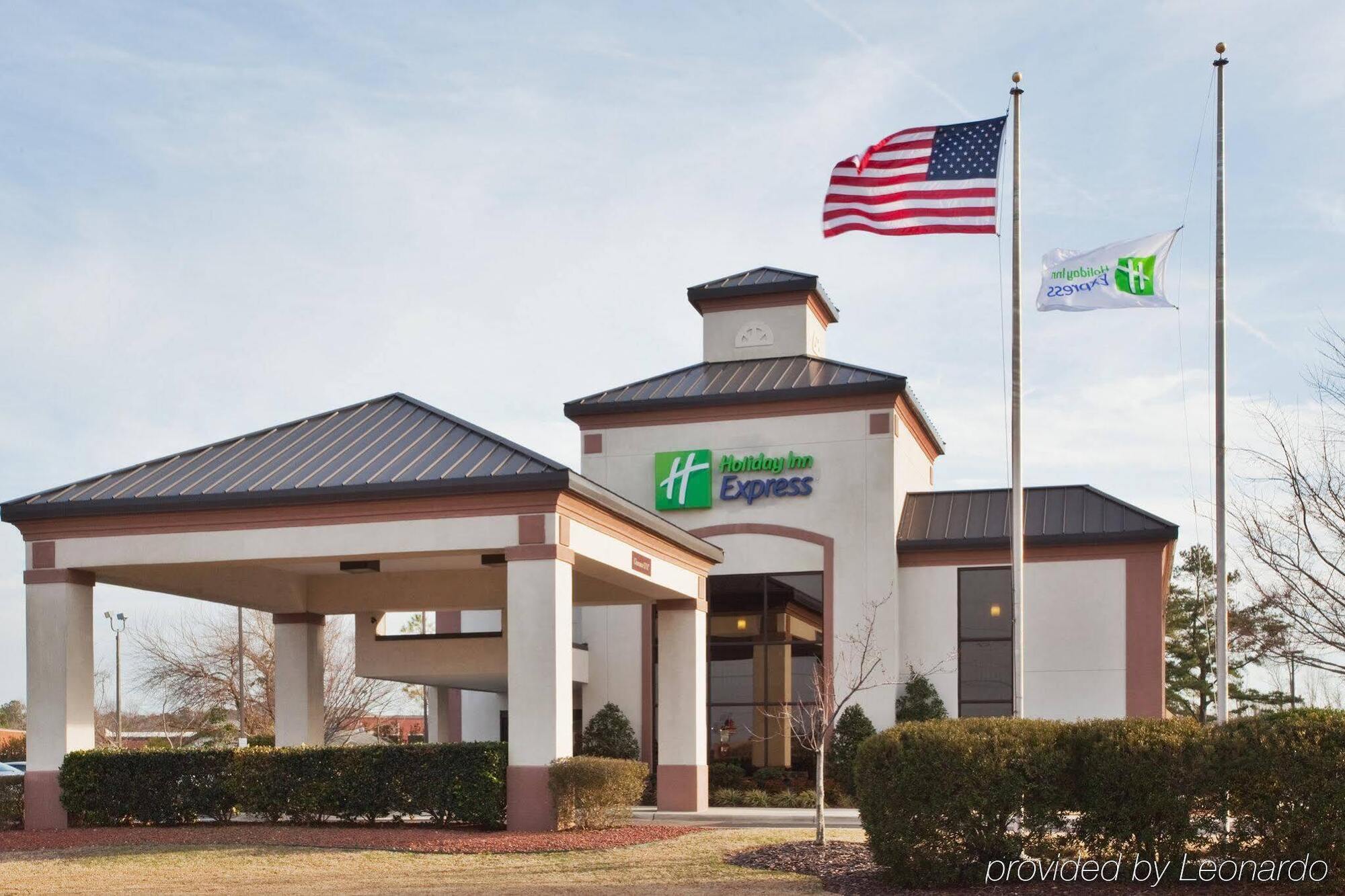 Clarion Pointe New Bern Hotel Exterior photo